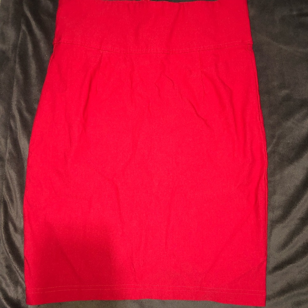 Red fitted skirt